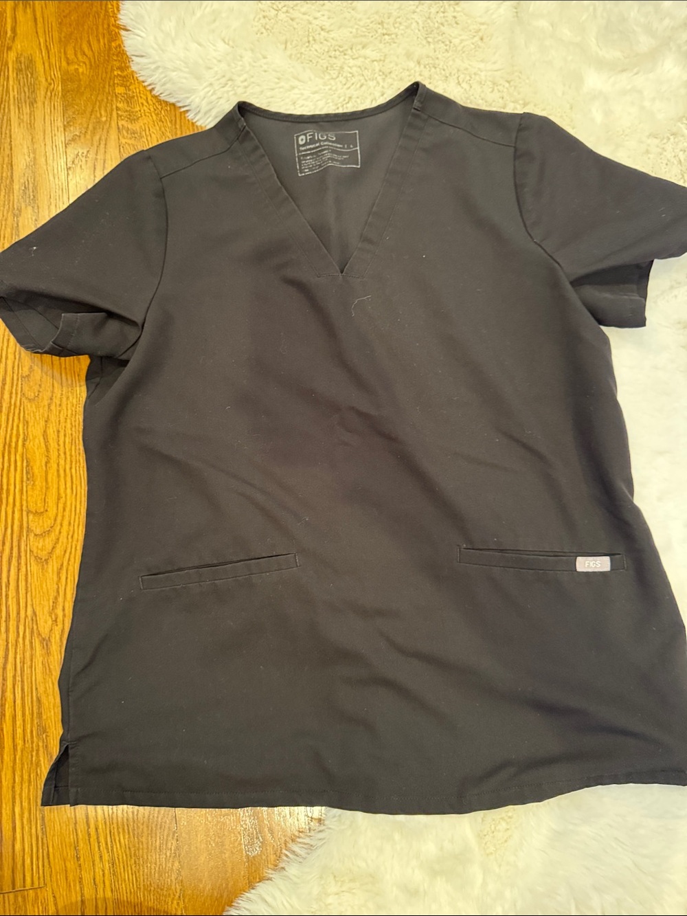 Figs Women's Black V-Neck Short Sleeve double pocket Scrub Top